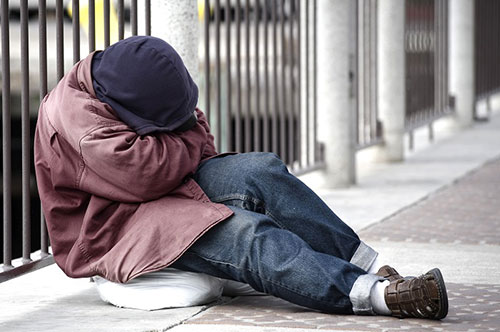 L'emergenza coronavirus a Napoli peggiora la vita dei senzatetto ...