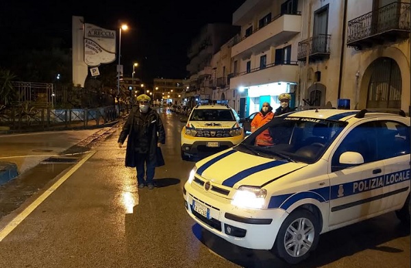 Controlli anticovid nel week-end, la Polizia locale chiude due bar a  Scafati - Salernonotizie.it
